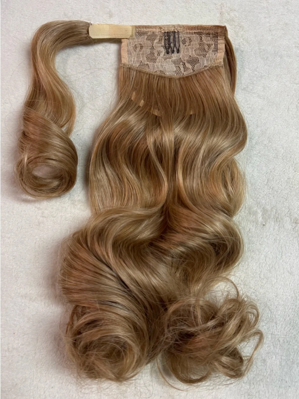Synthetic 18" Wrap Around Blonde Wavy Ponytail- Natural Look Extension - Picture 3 of 5